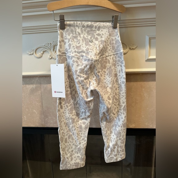 Lululemon Align HR Crop 17 BrandNew! - Picture 2 of 4